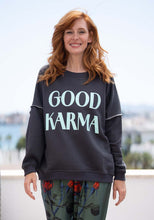 Lade das Bild in den Galerie-Viewer, Miss Goodlife Sweater Roundneck Good Karma Good Luck – anthracite
