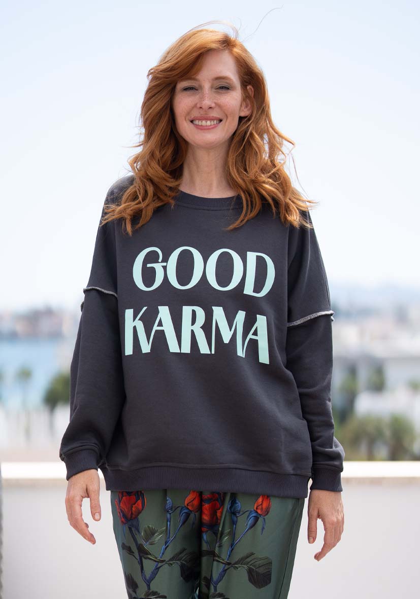 Miss Goodlife Sweater Roundneck Good Karma Good Luck – anthracite